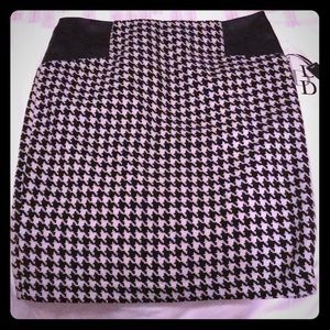Houndstooth pencil skirt